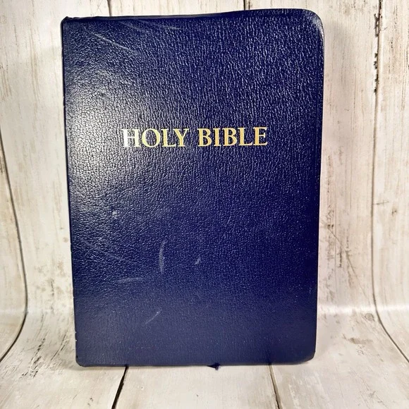 Andrews Study Bible NKJV 2010 Andrews University Press Dark Blue Light Wear - Picture 1 of 16